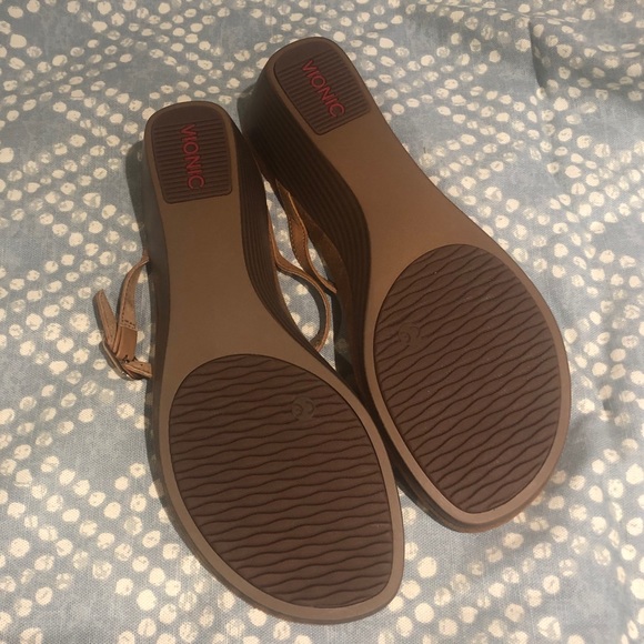 NIB vionic sandals - Picture 10 of 13
